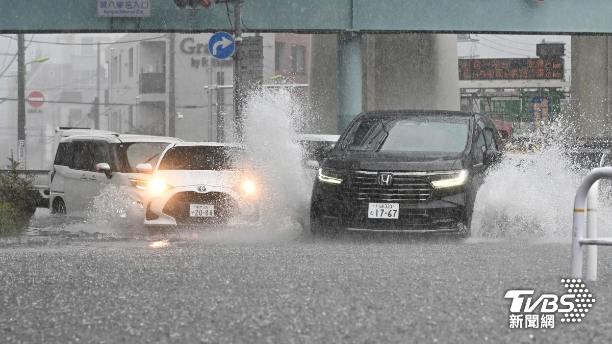 日本關東地區近期遭遇破紀錄豪雨。(圖/達志影像美聯社)