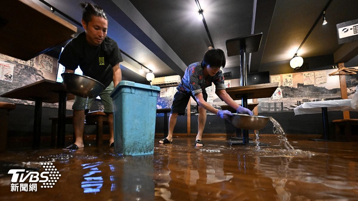 日本關東地區近期遭遇破紀錄豪雨。(圖/達志影像美聯社)