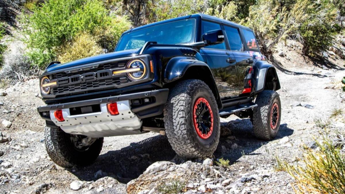 Ricciardo在社群與Bronco Raptor合影,向全球宣布成為品牌大使。(圖/ Ford提供)