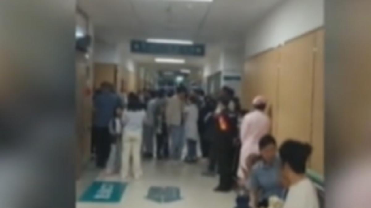 山西太原和河北石家莊在雷雨天氣過後,出現大批民眾出現所謂的「雷暴哮喘」,短短幾小時內,當地醫院急診湧入四百多人,嚴重時甚至可能致命。(圖/上海東方衛視)
