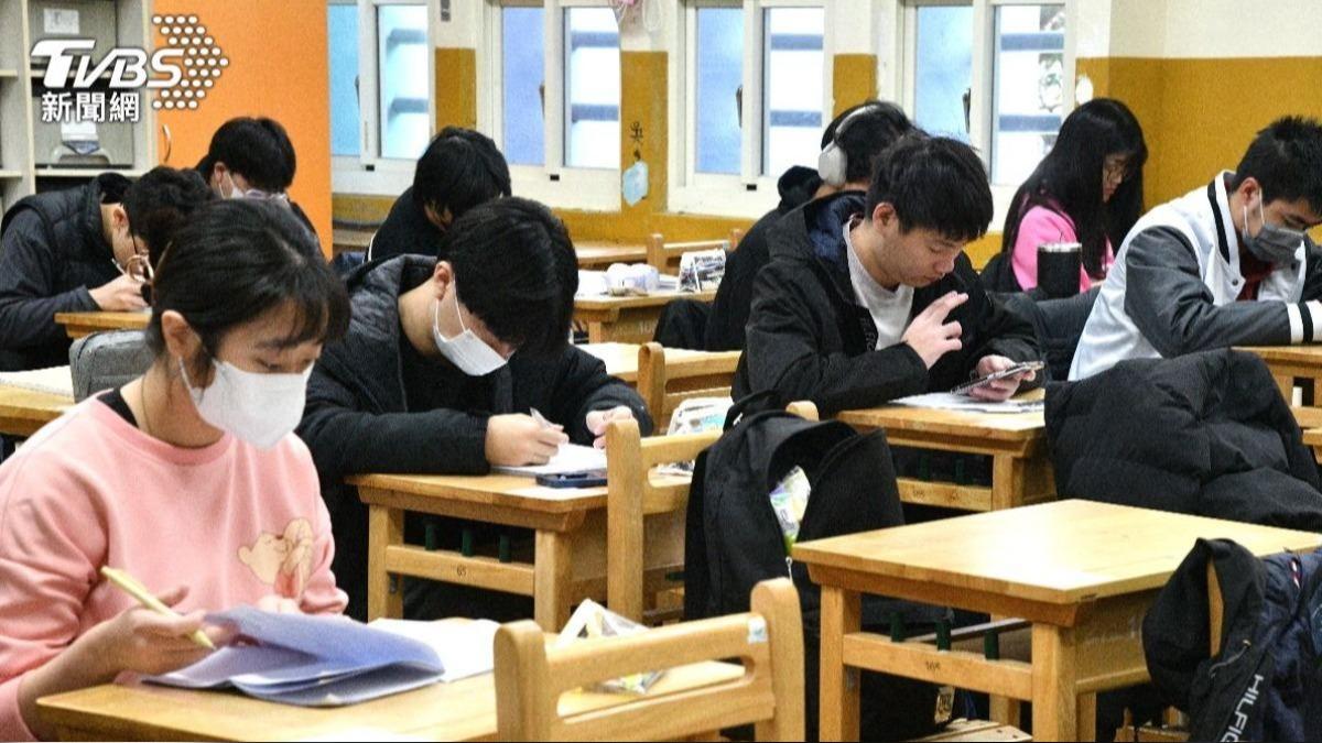 近5年學測作文盤點 網友見考古題笑喊「該道歉」