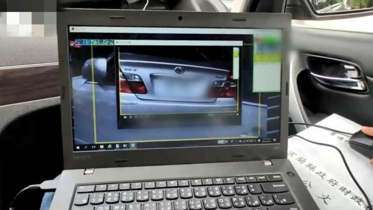 車牌辨識系統秒抓逃稅車輛。(圖/宜蘭分署提供)