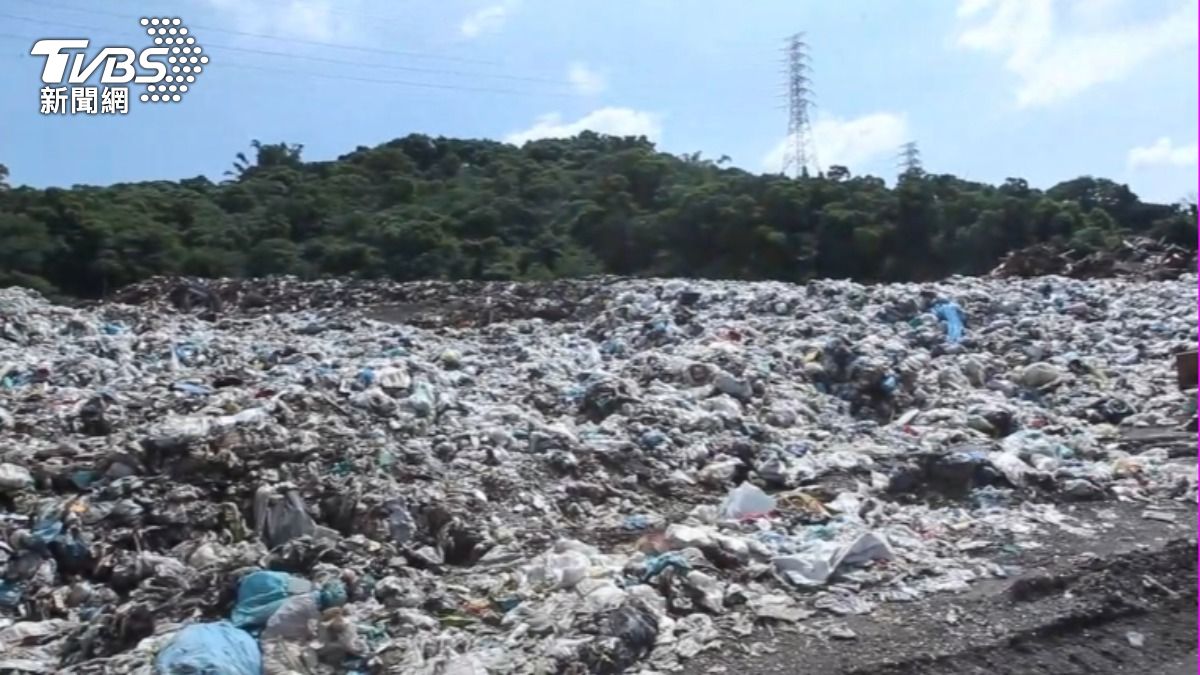 台中大里垃圾山爆滿！38萬噸要花17年清完　中市府駁未滿載