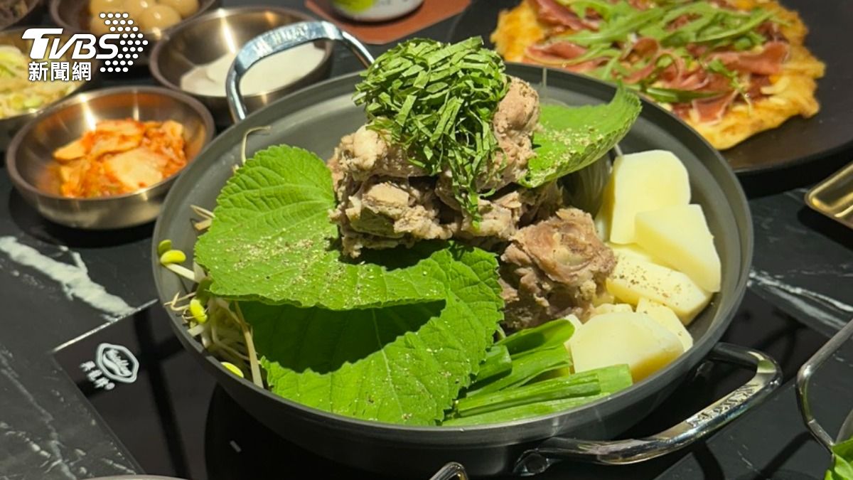 馬鈴薯排骨湯是招牌菜之一。(圖/陳昫蓁攝)