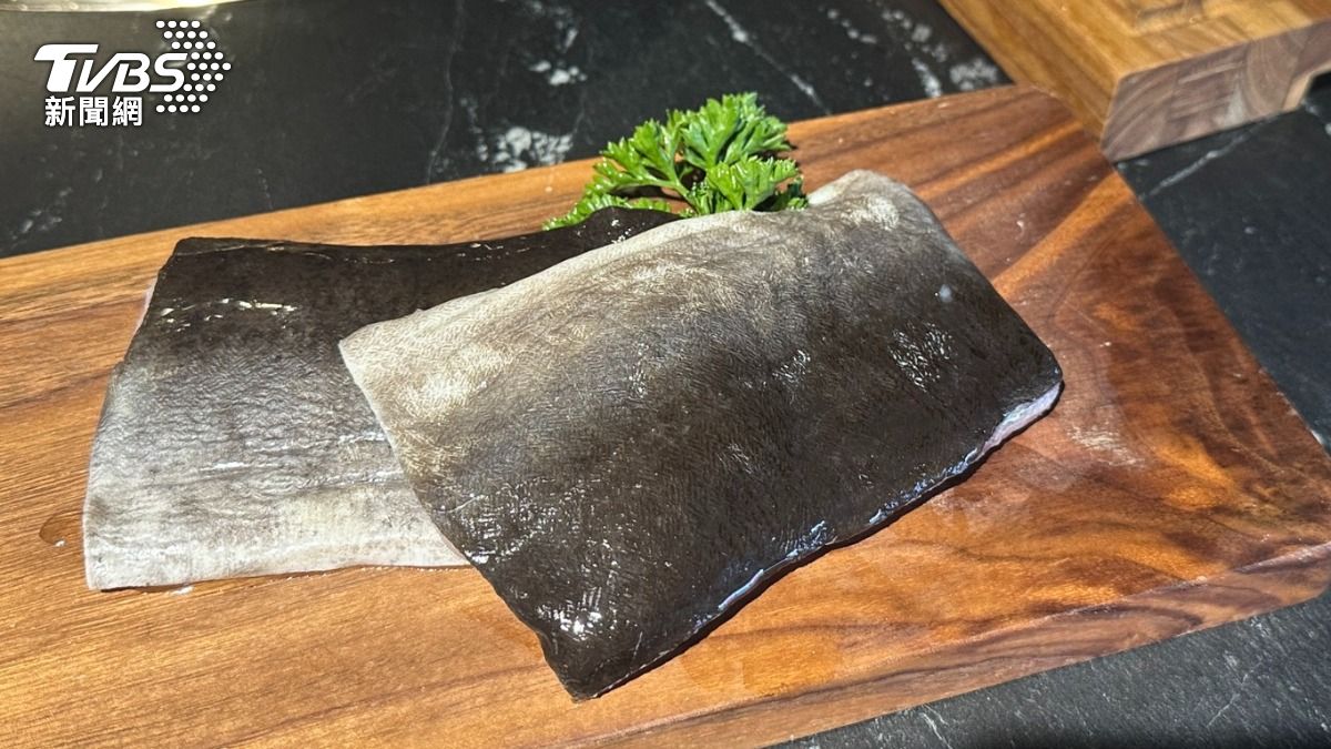 「活水黑鰻」也是BAY Korean BBQ Club招牌必點。(圖/陳昫蓁攝)