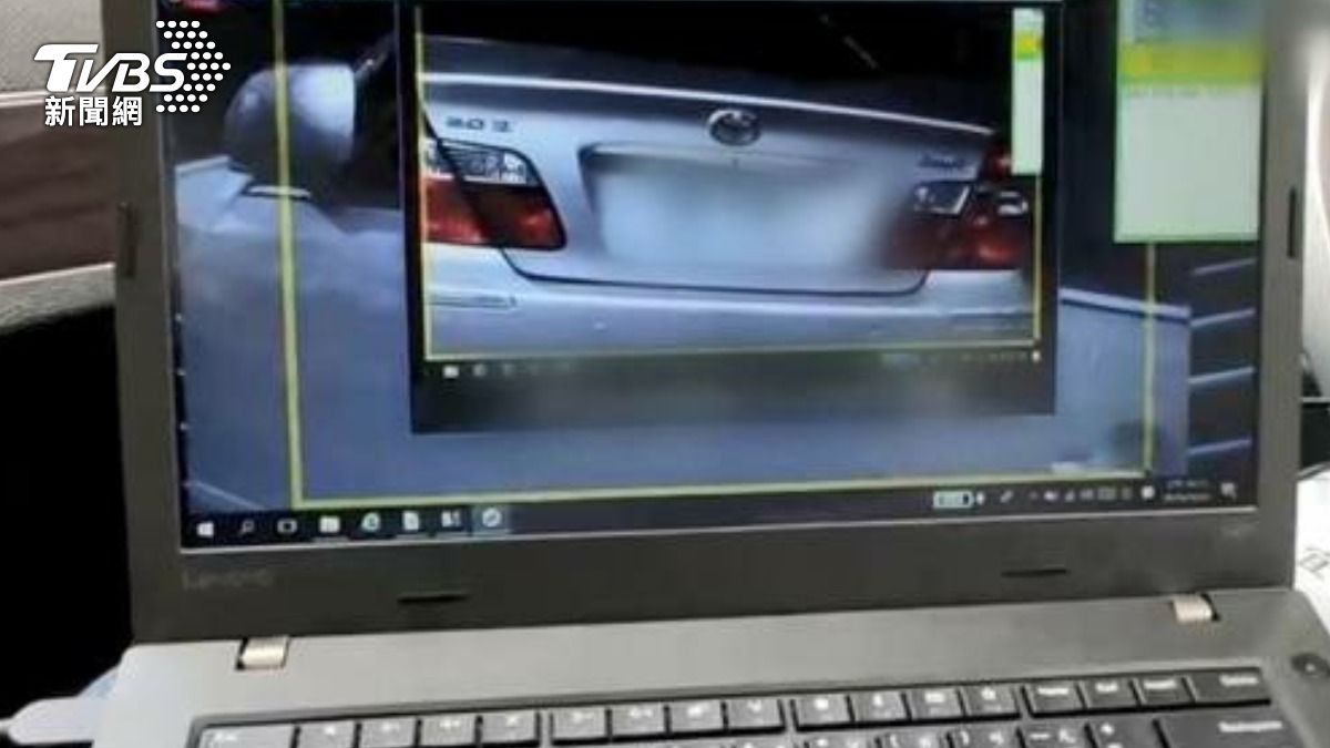 「行動車牌辨識系統」只要拍到車牌號碼，就會自動偵測有無欠稅未繳。（圖／TVBS）