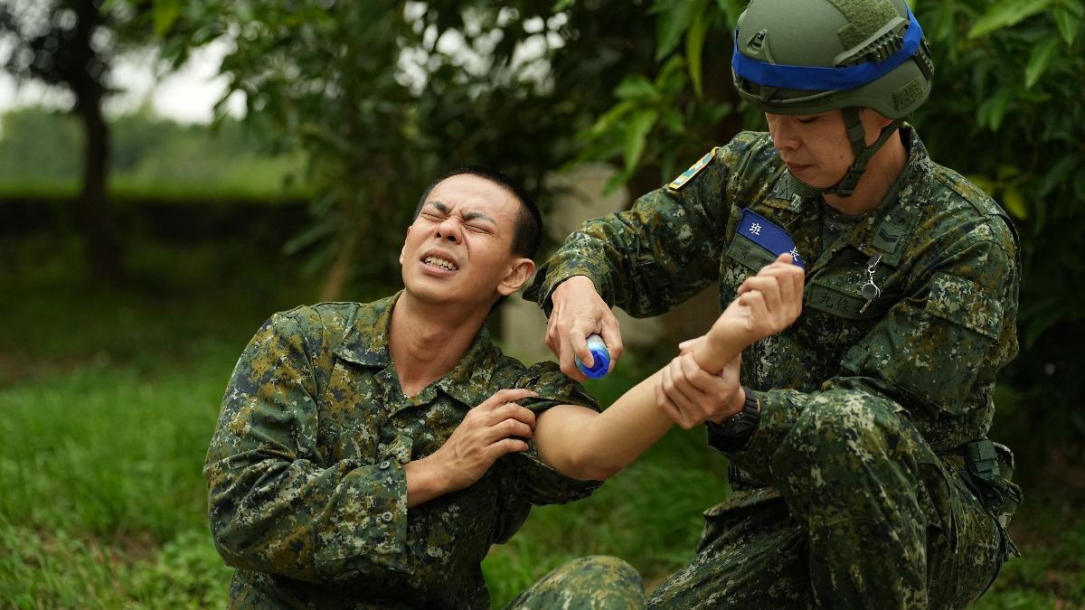 孫綻手臂嚴重拉傷。(圖/台視提供)
