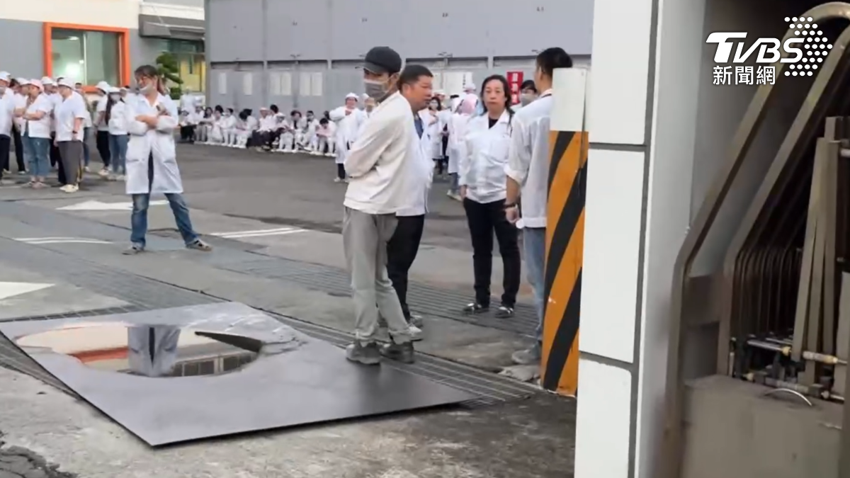 高雄科技公司火警!地下室濃煙狂飄 場內人員急疏散