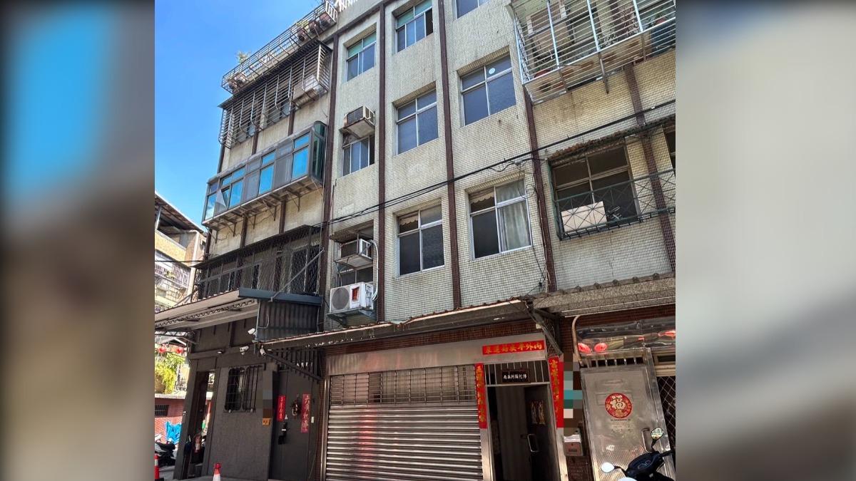 快訊/板橋男屋外修電線4F墜落 意識模糊搶救中