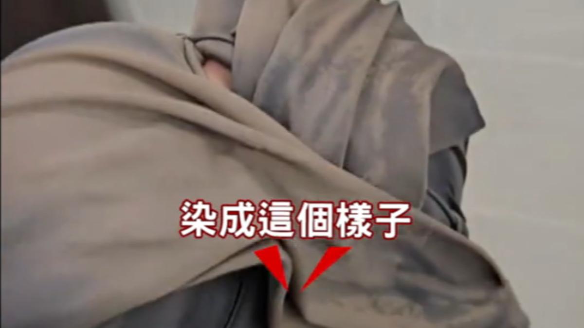 人魚教練使用南港運動中心潛水池泳衣褪色。（圖／當事人提供）