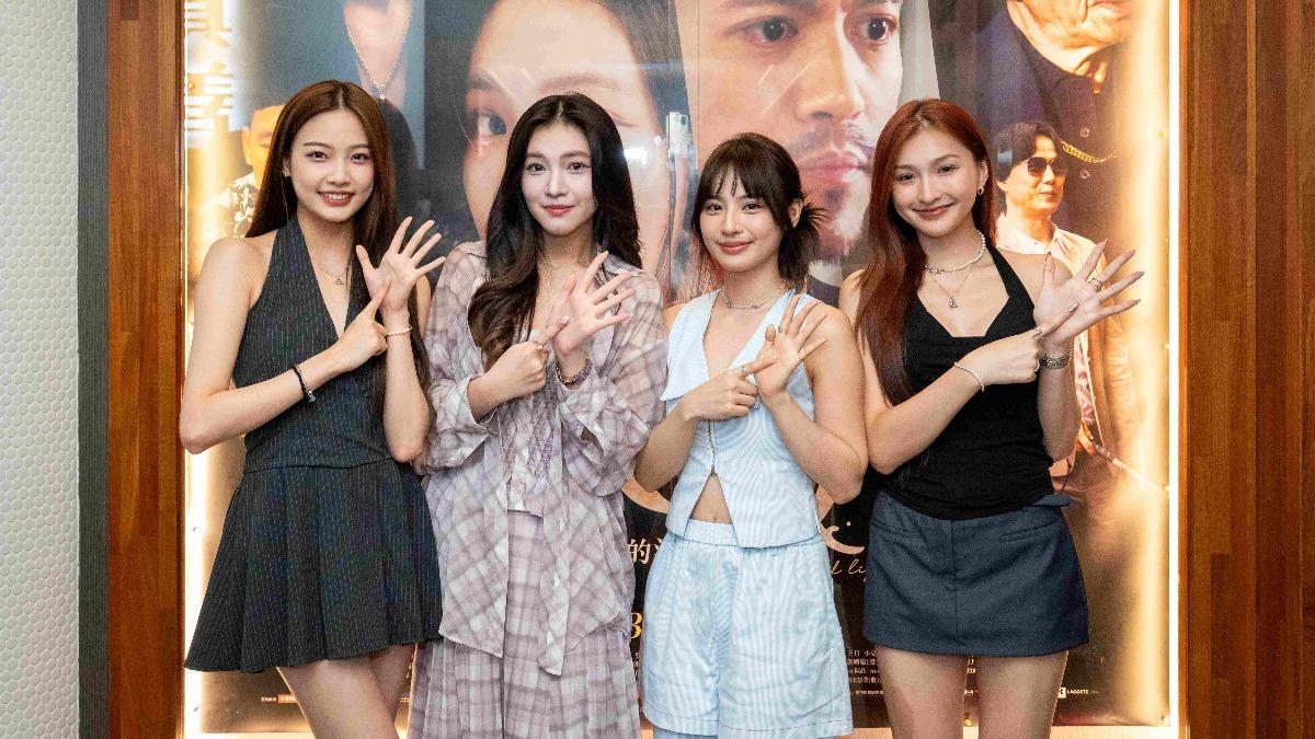 李紫嫣(左二)久違合體「PER6IX」成員,心情特別激動。(圖/星光瑞瑞提供)