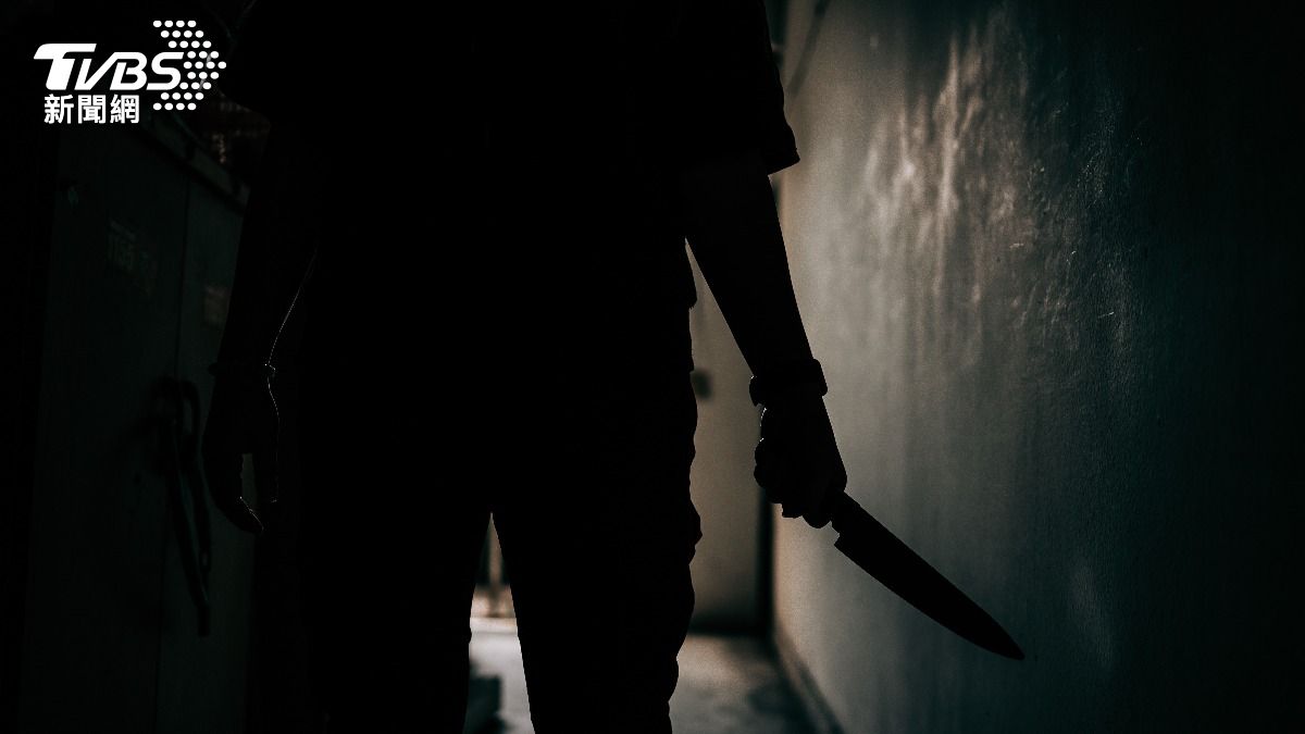 假裝「手機要充電」!美男殘忍虐殺7旬老夫妻 一把火全燒毀