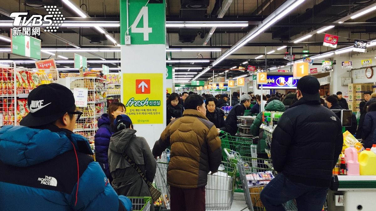 南韓消費券首輪帶動消費熱潮7月零售額季增2.5%,政府預計9月22日發放第2輪。(資料圖片/Shutterstock達志影像)
