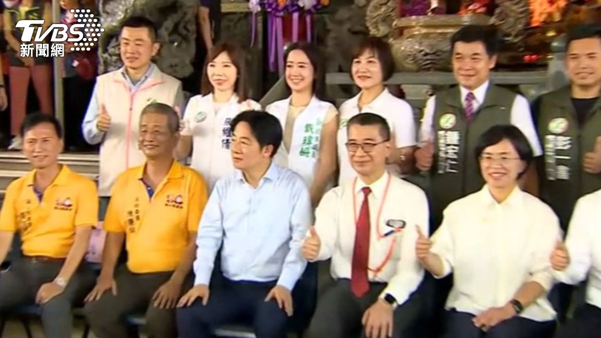 黃國昌指控,在柯文哲交保後,民進黨秘書長徐國勇,行政院長卓榮泰,到總統府和總統開會。(圖/TVBS)