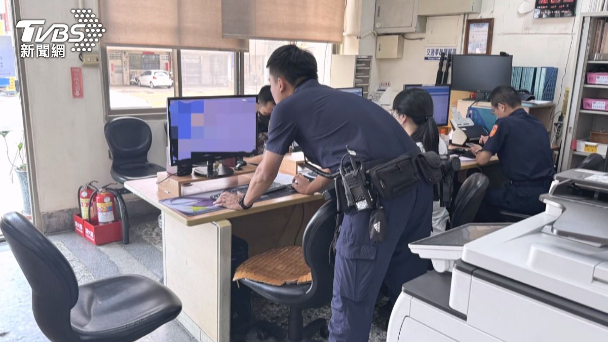 車牌褪色難辨照樣被逮!警辨特徵認出就是他。(圖/TVBS)