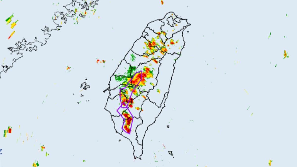 天氣/國家警報響了!對流旺盛「大雨轟8縣市」 一路下到晚上