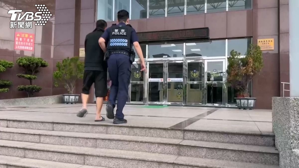 休假所長火車站認人 通緝犯身藏毒品落網。(圖/TVBS)