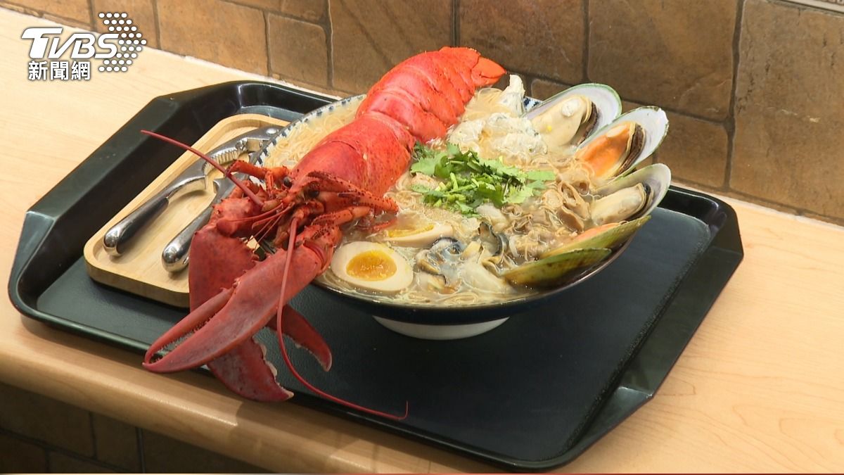 台中麵線糊創意多 龍蝦生蠔融古早味。(圖/TVBS)