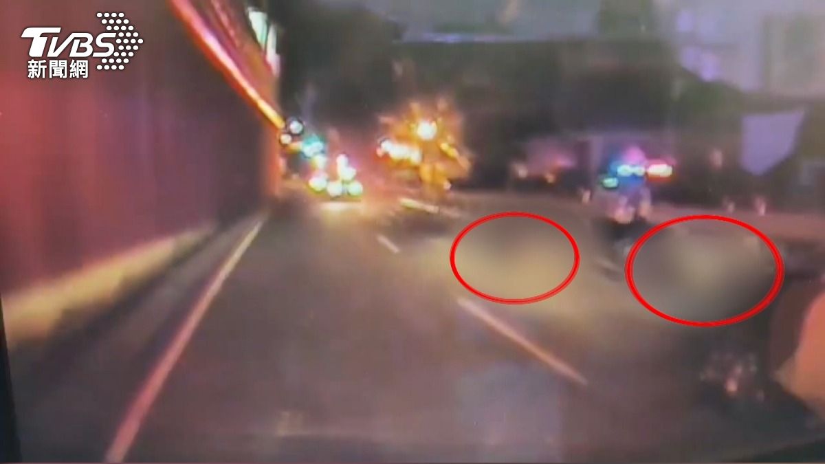 「拒檢狂飆釀2死」無照男載少女逃2公里自撞　假牌車藏毒前科多。(圖／TVBS)