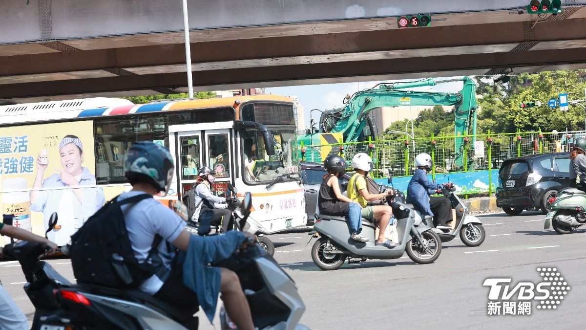 公館圓環地下道填平!首度面臨上班日 李四川視察「路況曝光」