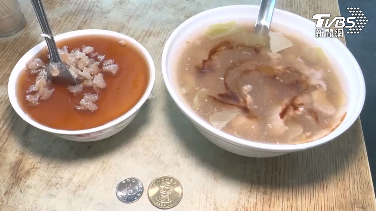 七十幾歲的夫妻檔,已經賣了約50年,15元的碗粿,以及30元的麵羹,一份套餐只要45元(圖/TVBS)