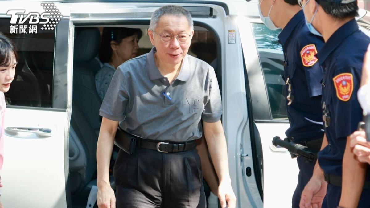 柯文哲現身北院準備開羈押庭。(圖/潘建樺攝)