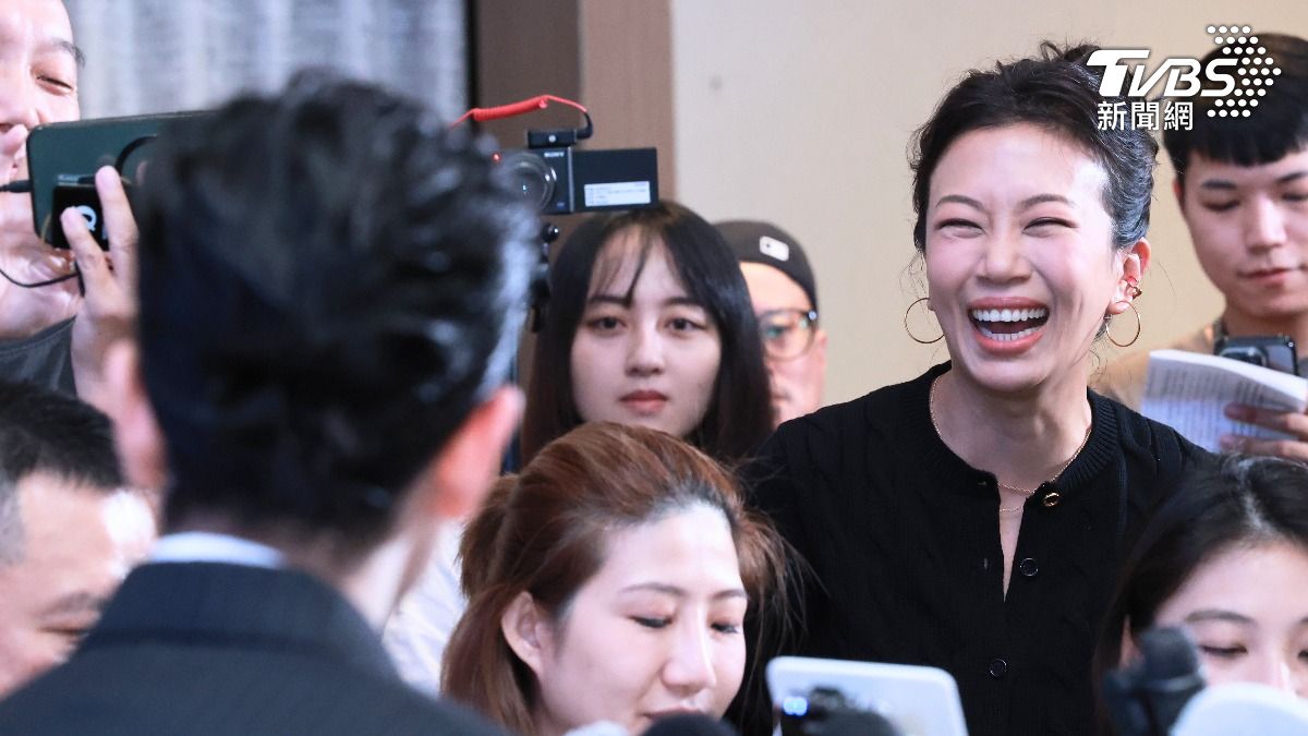 蕭敬騰出席記者會一直跟經紀人太太Summer放閃。(圖/趙世平攝)