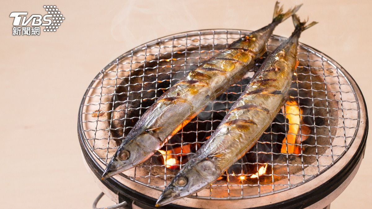 日本沿海海水溫度升高秋刀魚大豐收,肉質不但肥美價格還很便宜吸引民眾品嘗。(示意圖片/Shutterstock達志影像)