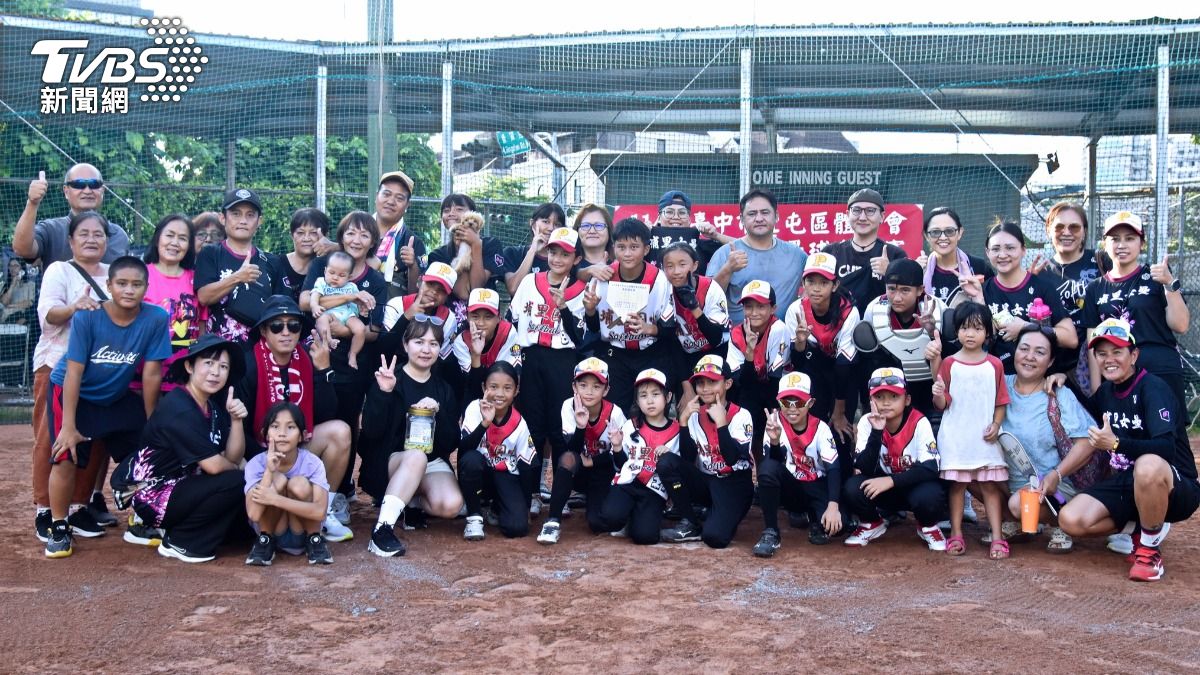 北屯區理事球盃壘球邀請賽由南投埔里國小勇奪冠軍(圖/TVBS)