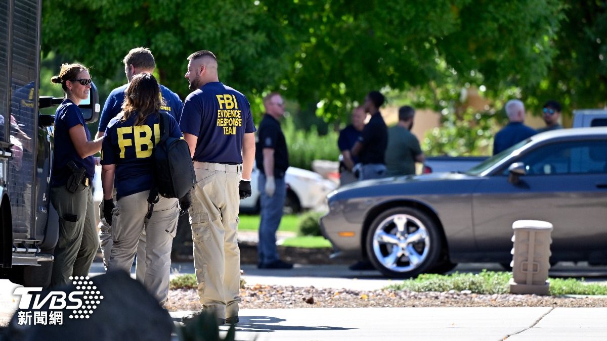 FBI局長巴特爾表示:「纏在槍枝上的毛巾以及在命案現場發現的螺絲起子上的DNA,經比對後都證實與在押犯嫌的DNA吻合。」(圖/達志影像美聯社)