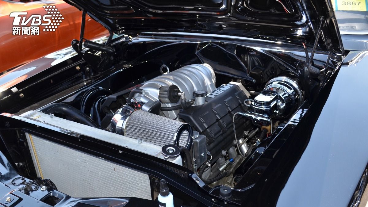 燃油引擎對決電動化未來 V8復活重燃車迷熱血