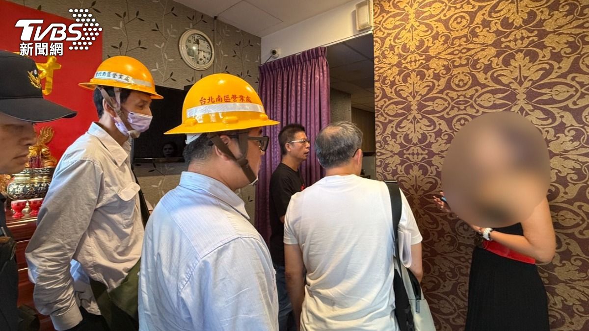 警方聯手市府祭出斷水電措施。（圖／TVBS）