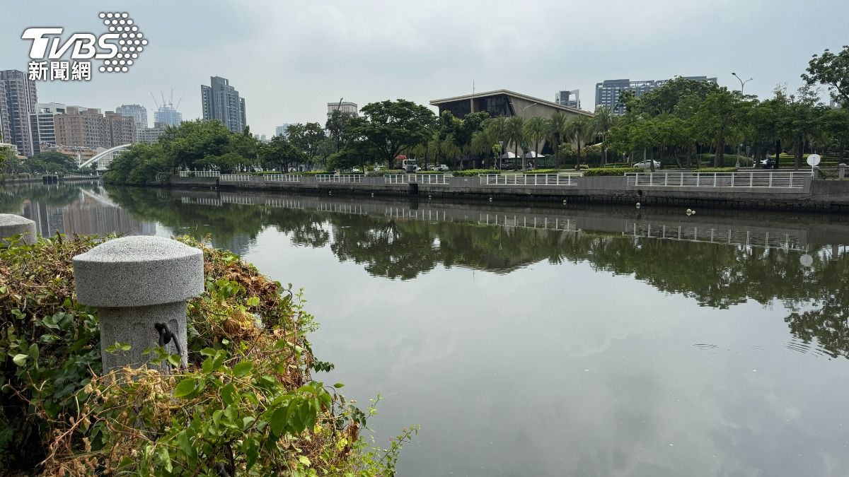 警方7時許接獲民眾報案,表示在河西路段願景橋有人落水。(資料圖/TVBS)