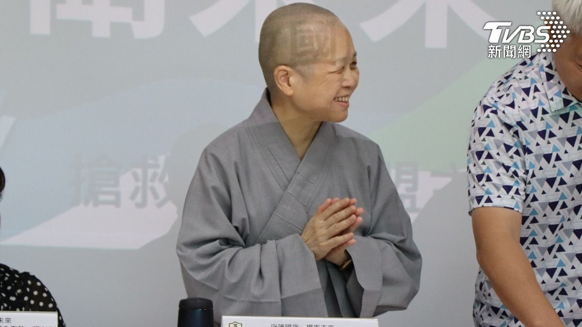 法師釋昭慧發起「拒領1萬元、回捐國家」連署活動。(圖/劉庭宇攝)