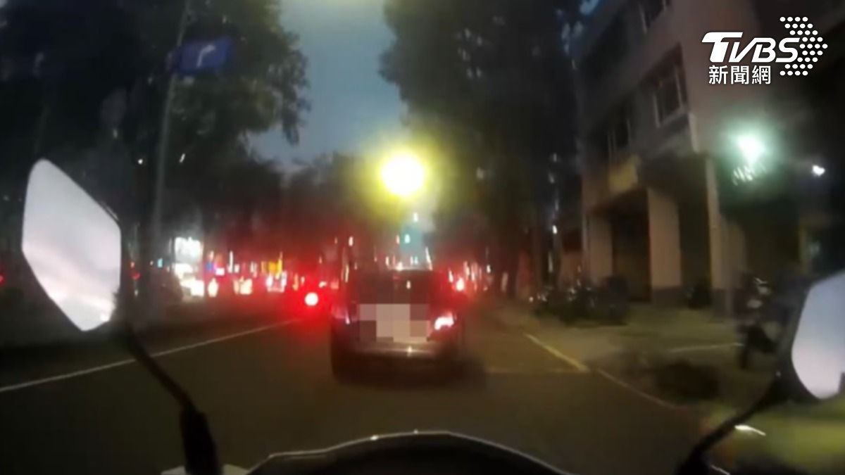 吳姓男子先前就曾被報案情緒失控要協助送醫,員警擔心其他用路人安危,才沒追上去(圖/TVBS)