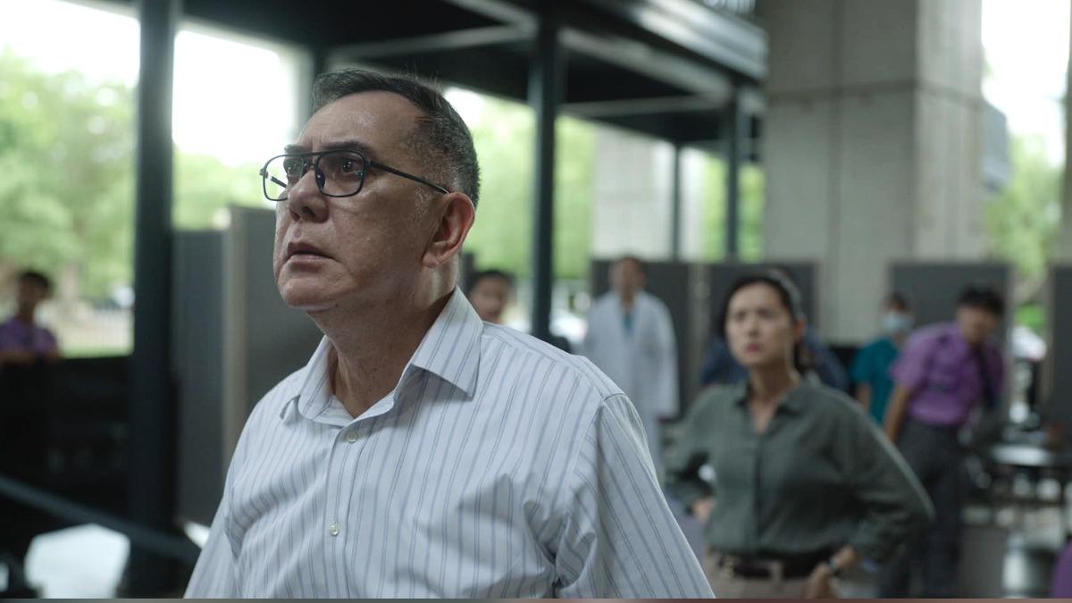 黃秋生在《自殺通告》中飾演校長。（圖／本萃電影提供）