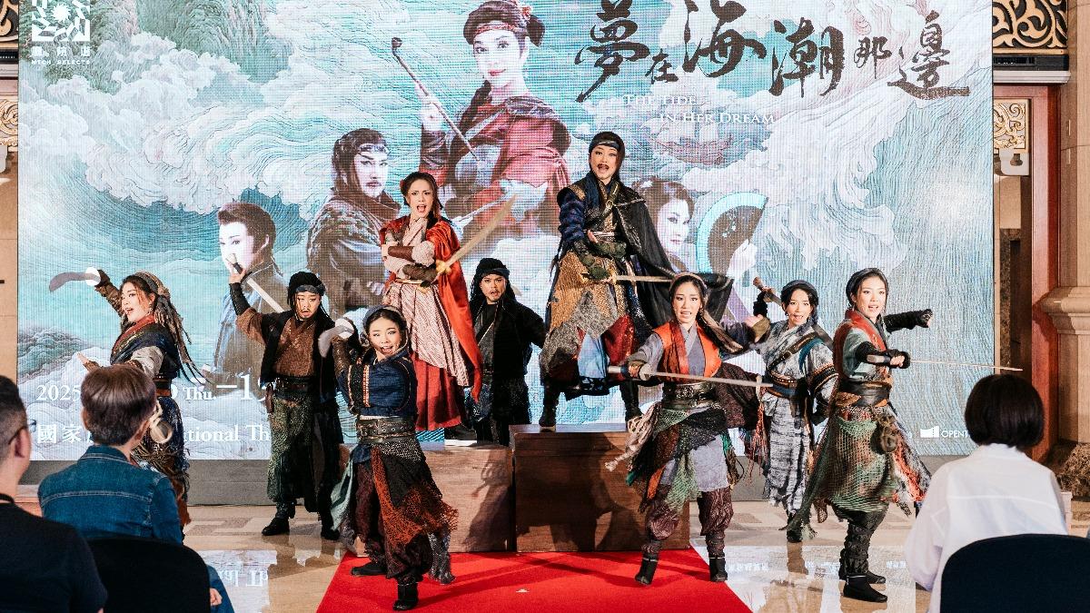 唐美雲歌仔戲2025年全新旗艦大作《夢在海潮那邊》。(圖/國家兩廳院提供、攝影:牟仁杰)