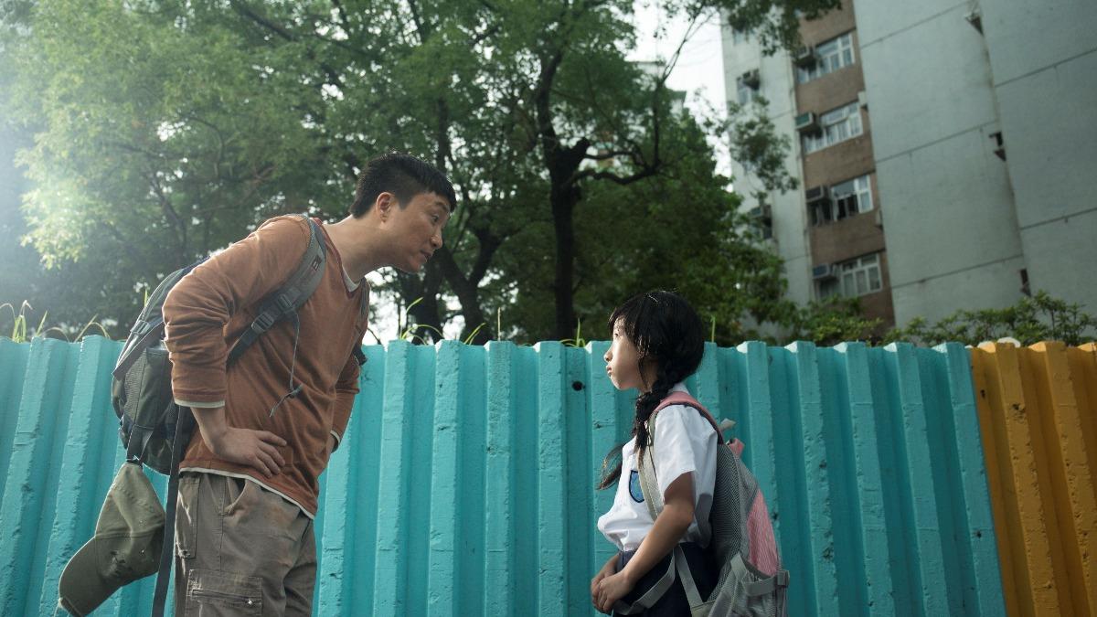 鄭中基與小童星傅舜盈飾演一對父女。（圖／華映提供）