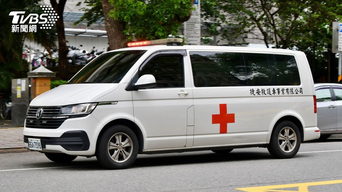 快訊/新北校園意外!國三生踩破遮光罩 急墜地下室送醫