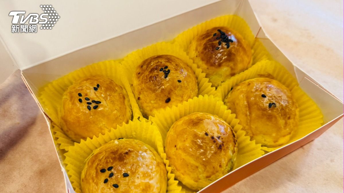 紀家蛋黃酥6入賣290元。(圖/陳祁攝)