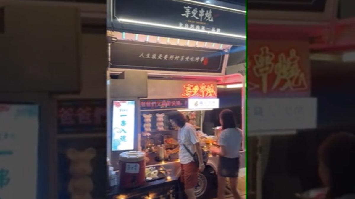 有業者推出「到府烤肉車」,只要有足夠空間,就可以享受專人烤肉服務。(圖/業者提供)