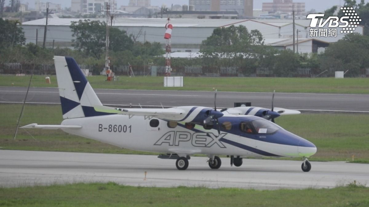 由民間航空業者打造的「蒼鷹號」,整合民用飛行器與美製軍規偵蒐裝置,已於飛行測試中多次偵照中共軍艦。(圖/TVBS)