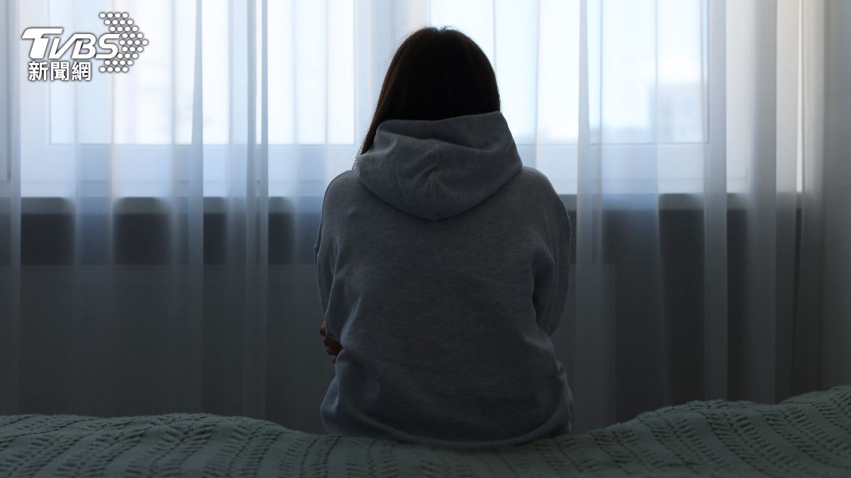 北市婦猝死女兒伴屍三天！警上門遺體腫脹流屍水　她：別吵我媽睡覺