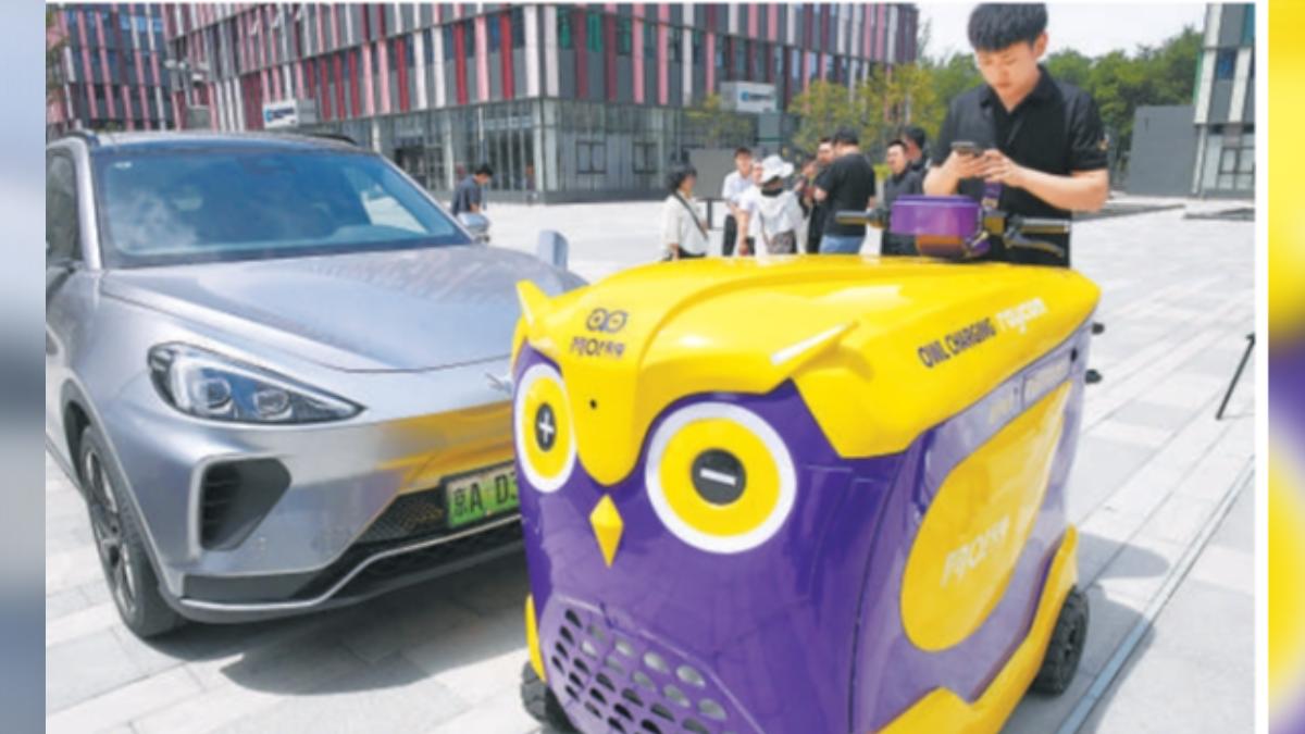 充電機器人「阿O」,預計今年在北京150個停車場提供充電服務。(圖/北京市政府官網)