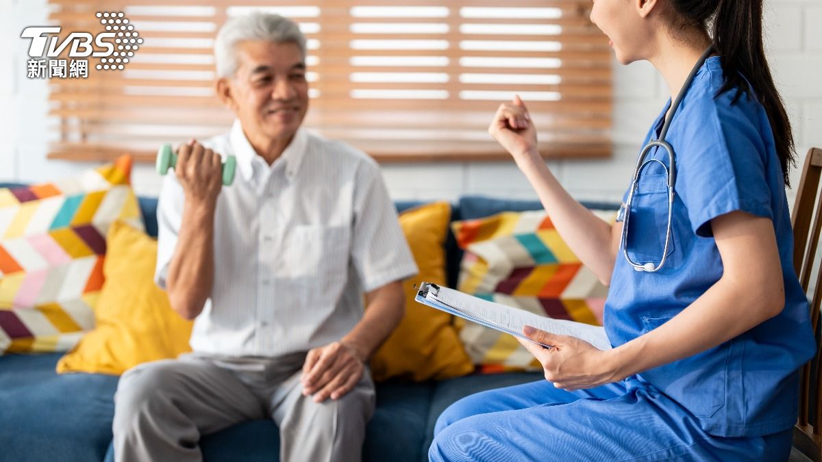 日本對老年人的醫療保健相當健全。（示意圖／達志影像shutterstock）