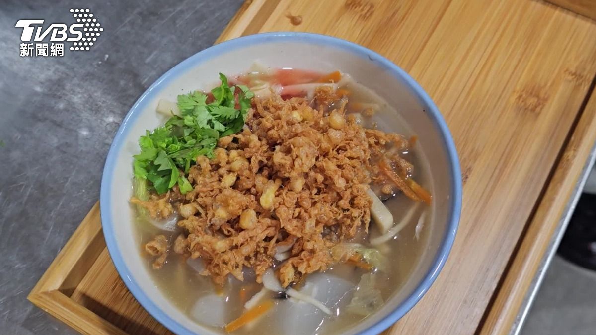 老闆專賣傳統菜餚西魯肉,加鮑魚、干貝升級豪華版。(圖/TVBS)