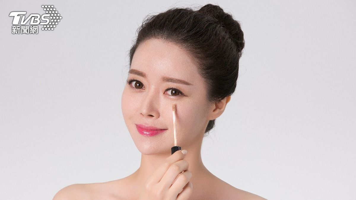 遮瑕膏怎麼挑?2025必收清單曝光 痘疤黑眼圈完美消失