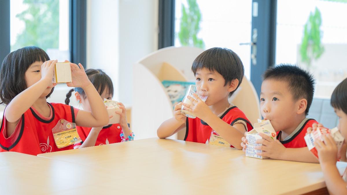 寒暑假不中斷!桃園「生生喝鮮乳」明年啟動 每週免費領鮮奶