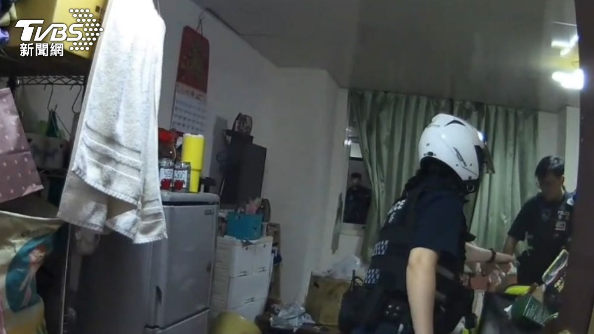 犯案男子疑似割腕自戕,目前已清醒。(圖/TVBS)