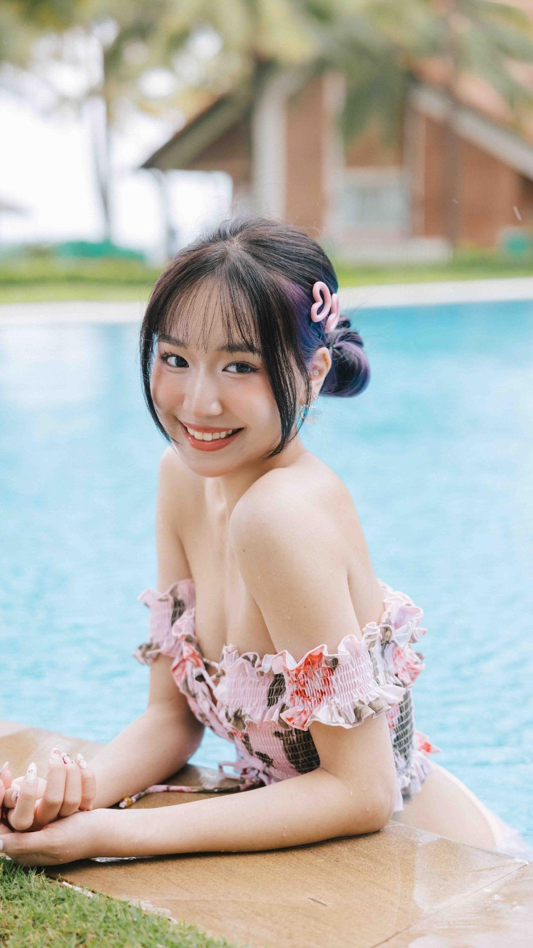 郭郭寫真書呈現微性感的可愛魅力。（圖／星光瑞瑞提供）